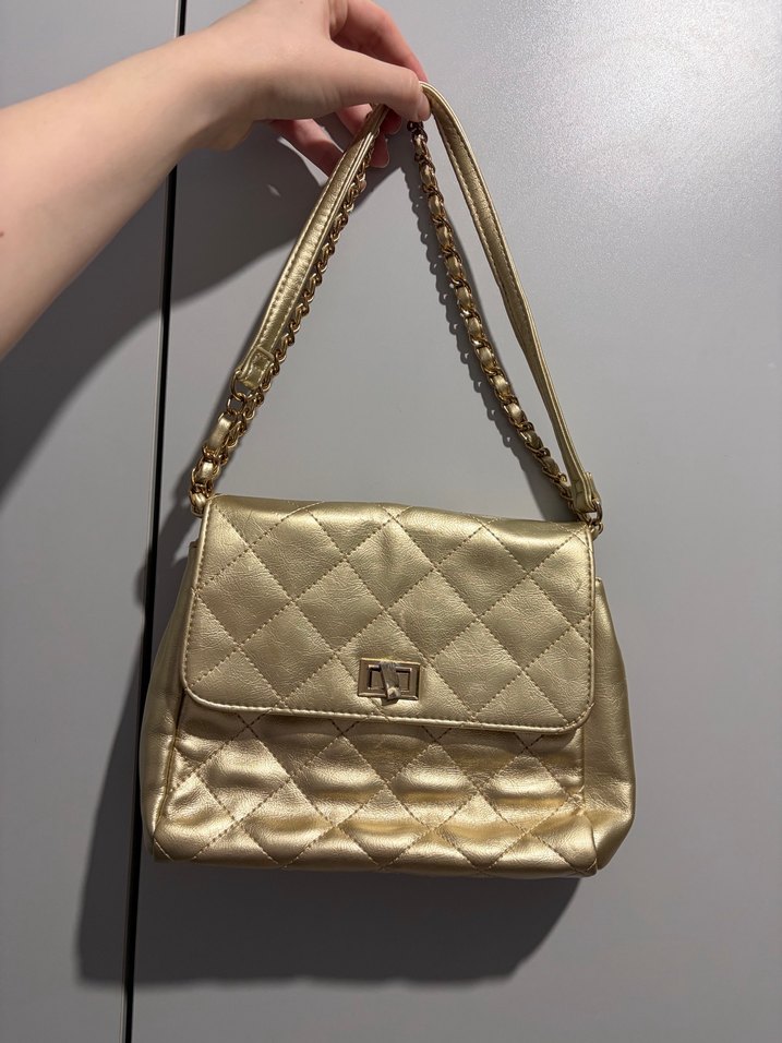 Zincir Detaylı Altın Rengi Deri Kadın Çanta - Görsel 2