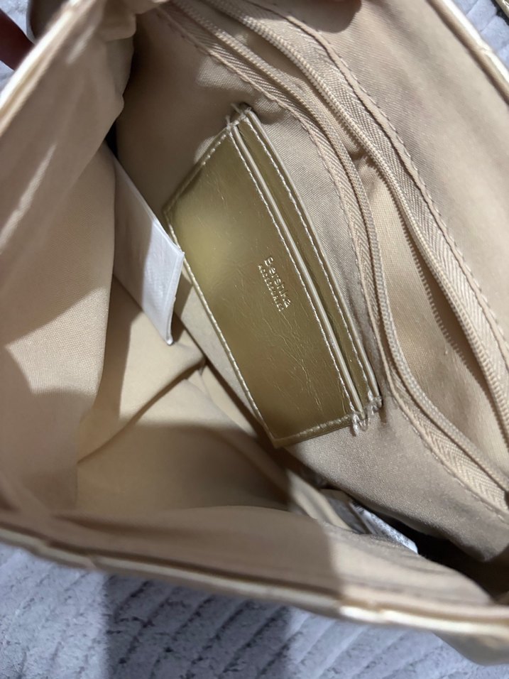 Zincir Detaylı Altın Rengi Deri Kadın Çanta - Görsel 3