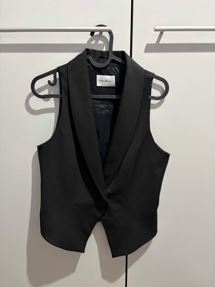 Siyah Düğmeli Kadın Yelek - Görsel 3