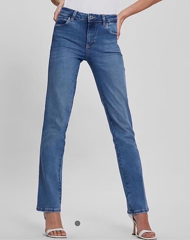 Guess Sexy Straight Jeans