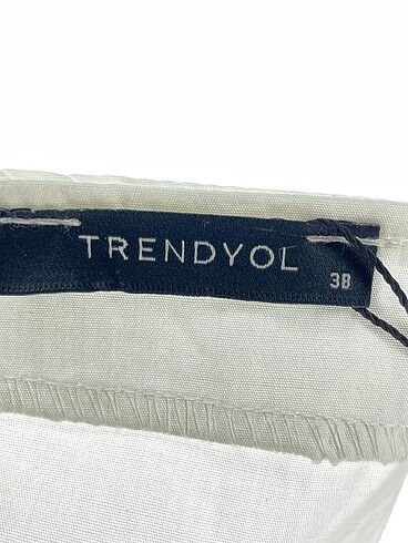 38 Beden beyaz Renk Trendyol & Milla Bluz %70 İndirimli.