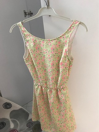 Bershka Sırt dekolteli desenli elbise
