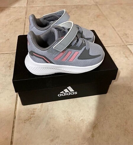 Adidas spor ayakkabı