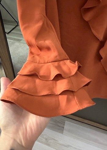 Kadın yanık turuncu renk V Yakalı Fırfırlı Bluz - Görsel 3