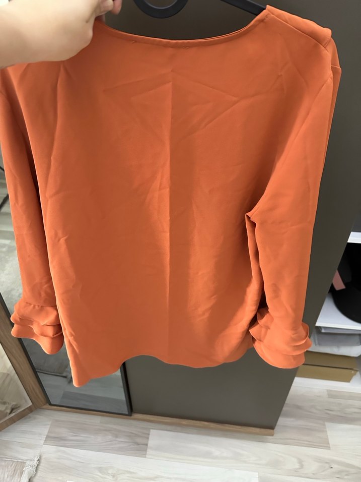 Kadın yanık turuncu renk V Yakalı Fırfırlı Bluz - Görsel 4