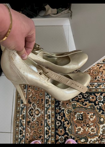 Altın Renkli Yılan Desenli Stiletto Topuklu Ayakkabı