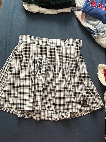 Kareli Pileli Bershka Etek