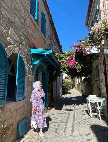 Çiçekli elbise