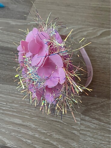 Pembe taç toka