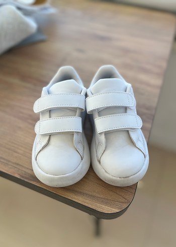25 Beden beyaz Renk Adidas Erkek Çocuk Beyaz Spor Ayakkabı