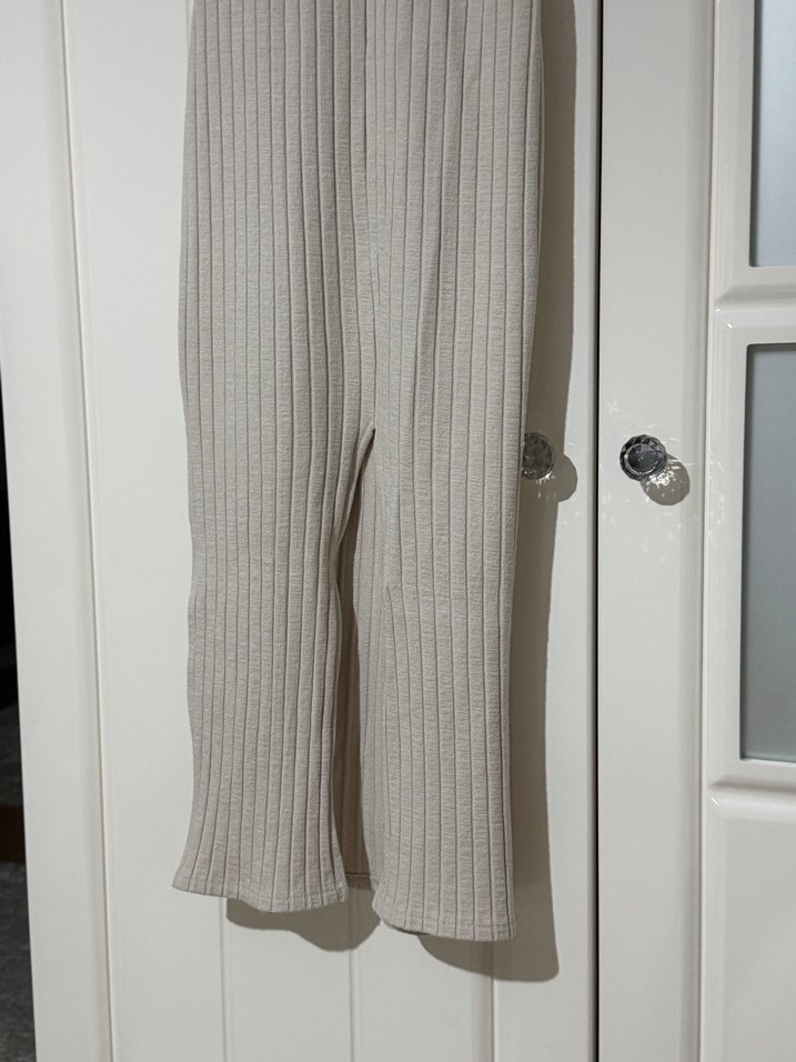 Bej V Yaka Uzun İnce Elbise - Görsel 4