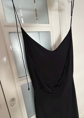 Siyah Uzun V Yaka İnce Askılı Elbise - Görsel 3