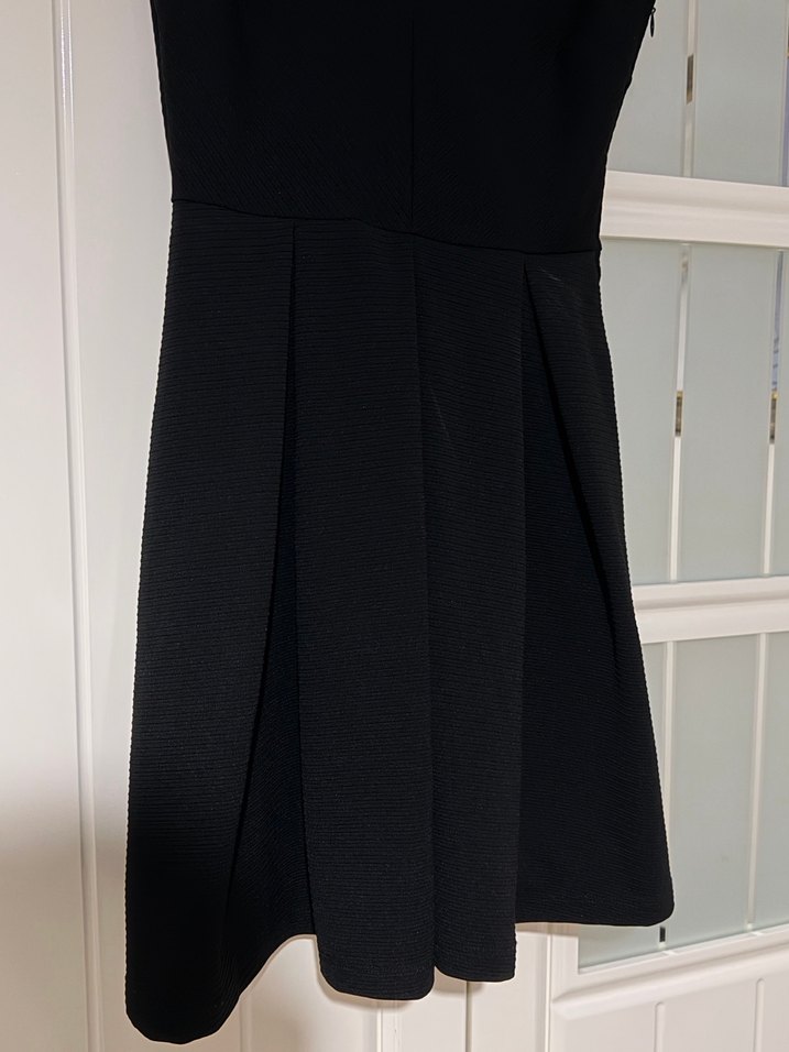 Siyah V Yaka Pilili Mini Elbise - Görsel 2