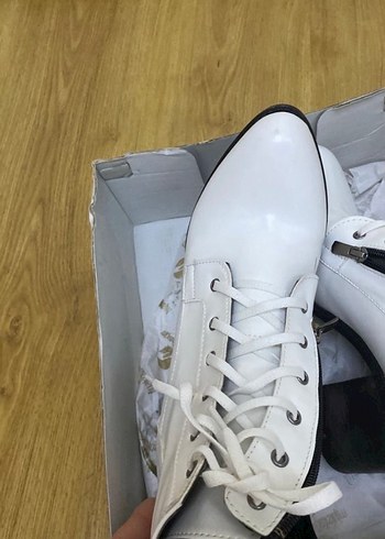 Beyaz Kadın Bot Topuklu - Görsel 2