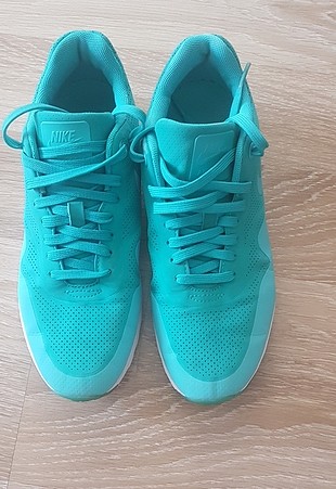 NIKE AIR