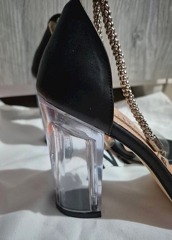 Zincir Detaylı Siyah Topuklu - Görsel 2