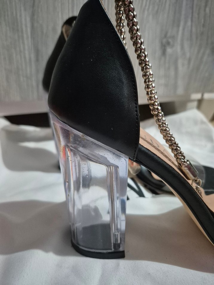 Zincir Detaylı Siyah Topuklu - Görsel 2