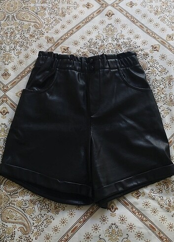 Zara Topshow deri şort 