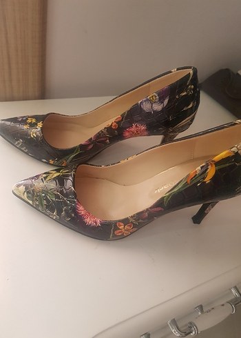 Çiçek Desenli Klasik Stiletto Topuklu Ayakkabı - Görsel 4