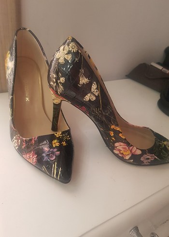 Çiçek Desenli Klasik Stiletto Topuklu Ayakkabı - Görsel 2