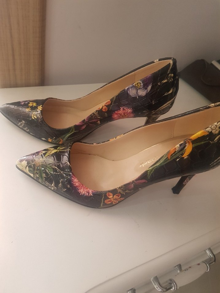 Çiçek Desenli Klasik Stiletto Topuklu Ayakkabı - Görsel 4