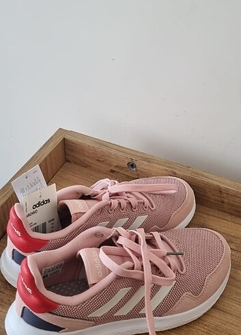 38,5 Beden Adidas spor ayakkabi
