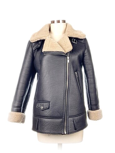 Stradivarius Mont %70 İndirimli.