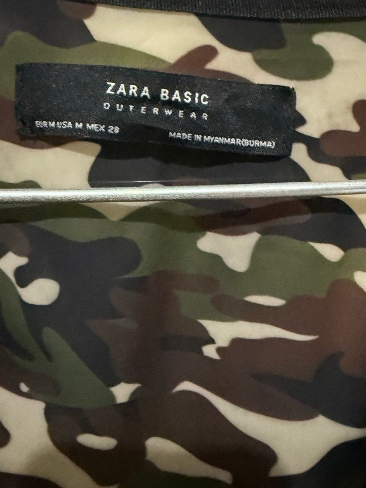 Zara kadın Kamuflaj Desenli Kapüşonlu Yağmurluk - Görsel 2