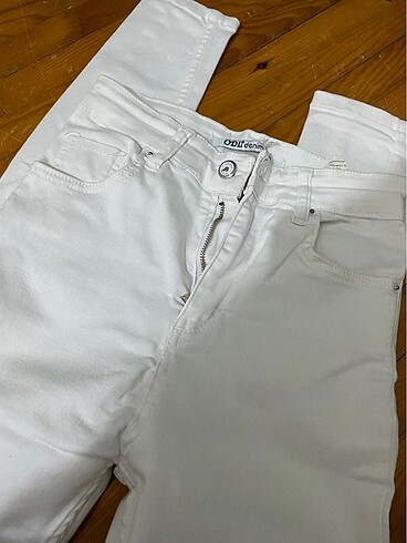 Beyaz dar pantolon