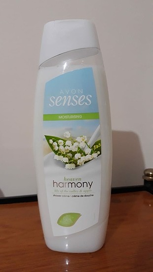 Avon. Nemlendirici kremi duş jeli