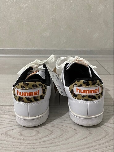 Hummel Leopar Desenli Beyaz Spor Ayakkabı