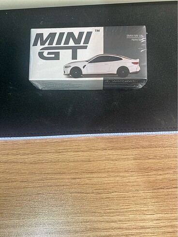 MiniGT 683 BMW M4 CSL