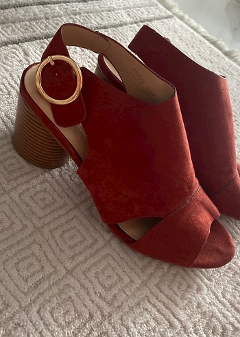 Bordo Süet Tokalı Blok Topuklu Kadın Sandalet