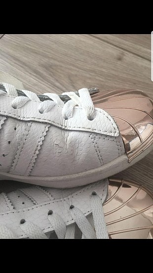 Adidas Orjinal adidas süperstar önü metal 6 ay önce aldım temiz kulland