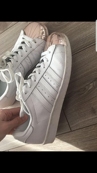 42 Beden Orjinal adidas süperstar önü metal 6 ay önce aldım temiz kulland