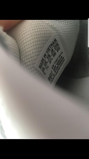 42 Beden beyaz Renk Orjinal adidas süperstar önü metal 6 ay önce aldım temiz kulland