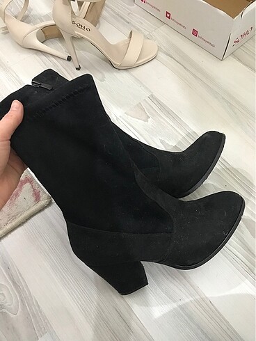 Zara Topuklu bot
