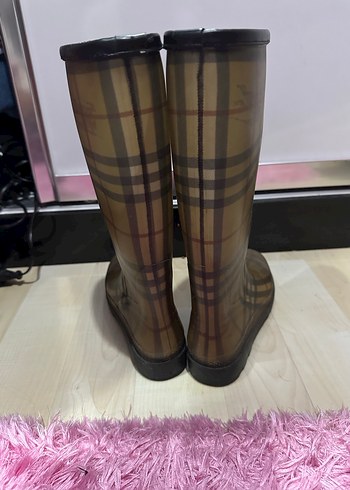39 Beden Burberry yagmur cizmesi