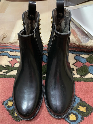 39 Beden Ted baker siyah zımbalı yağmur botu
