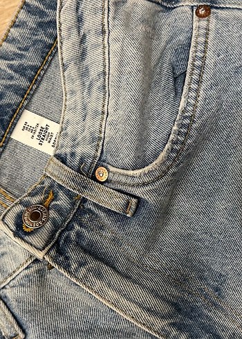 H&M Yırtık Detaylı Rahat Kesim Kadın Kot Pantolon