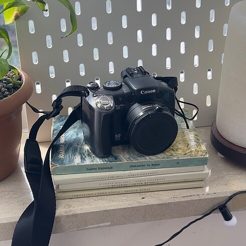 Canon dijital fotoğraf makinesi