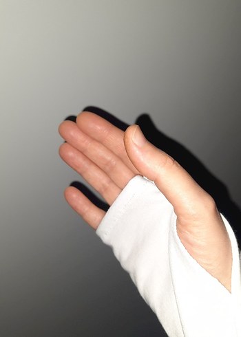 Beyaz Parmak Geçmeli Pamuk Kolluk - Görsel 3