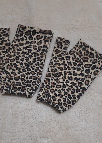 Kahverengi Leopar Desenli Kadın Saç Bandı ve Eldiven - Görsel 4