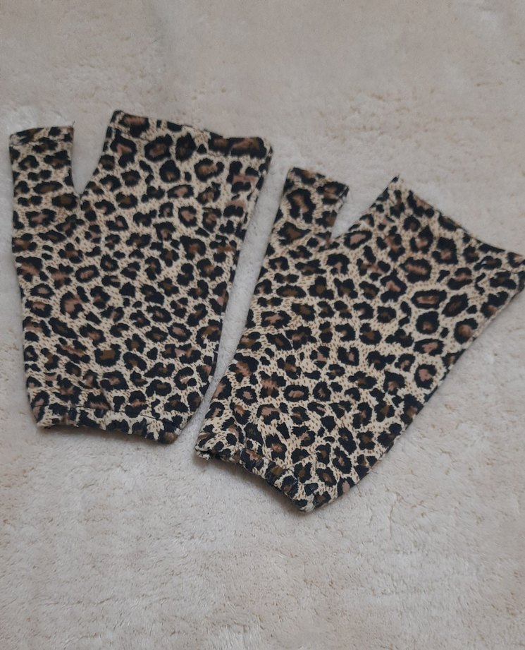 Kahverengi Leopar Desenli Kadın Saç Bandı ve Eldiven - Görsel 4
