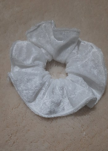 Beyaz Kadife Kumaş Scrunchie - Görsel 2