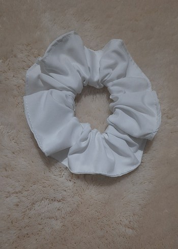 Beyaz Kadife Kumaş Scrunchie - Görsel 5