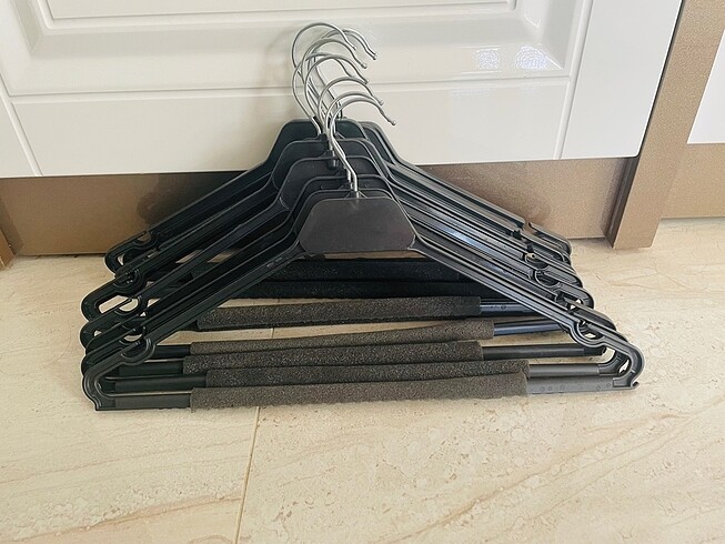 Diğer 20 adet askı 10 kalın 10 normal kaymaz pantolon askısı