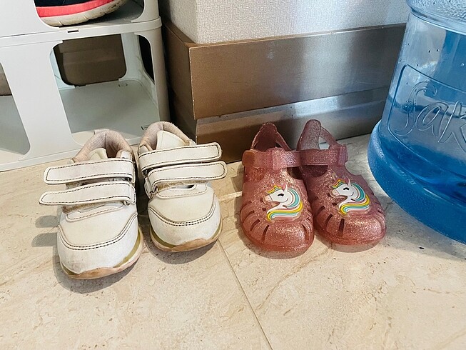 25 numara iki adet ayakkabı
