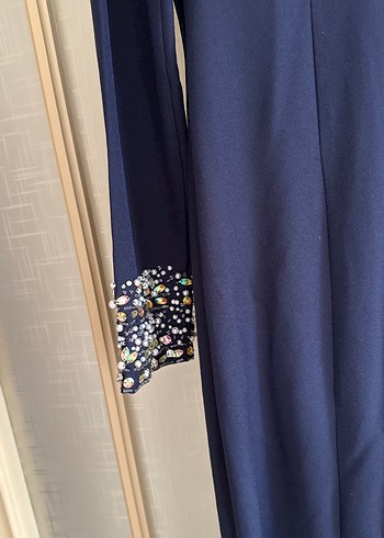 Nakışlı Yaka ve Manşet Detaylı Lacivert Uzun Abiye - Görsel 3