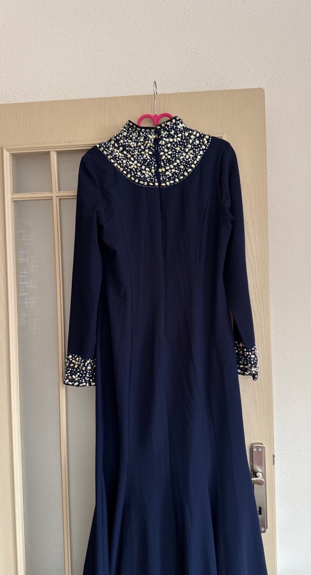 Nakışlı Yaka ve Manşet Detaylı Lacivert Uzun Abiye - Görsel 4